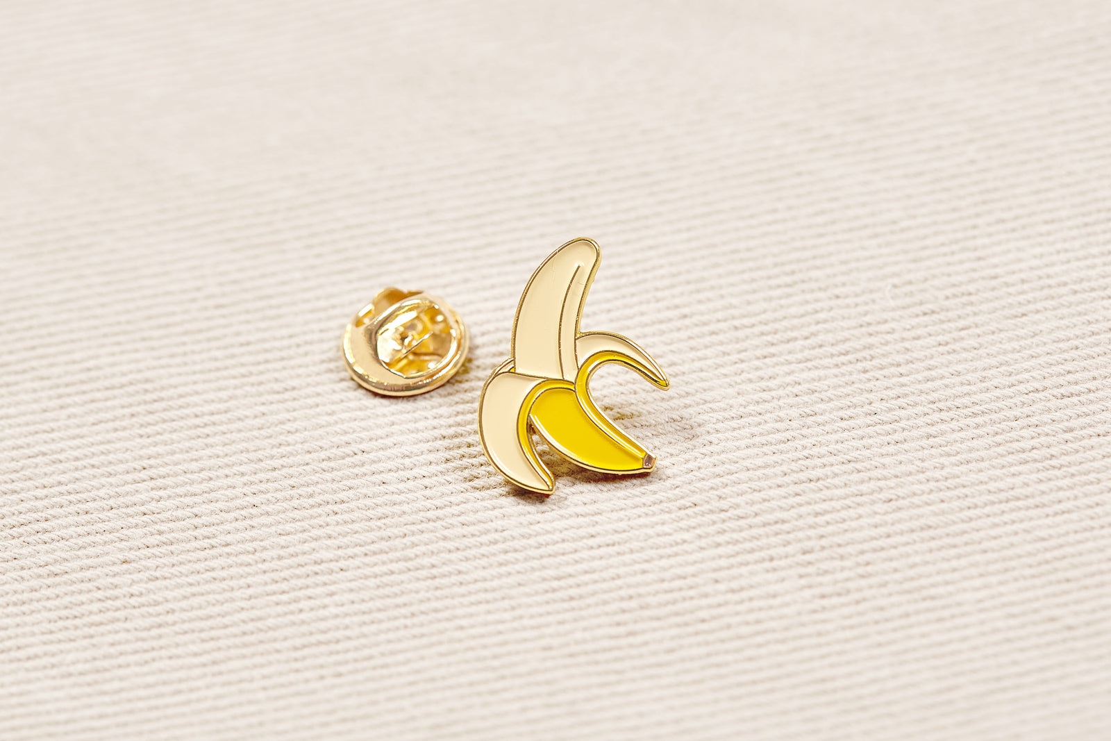 banana for scale pin