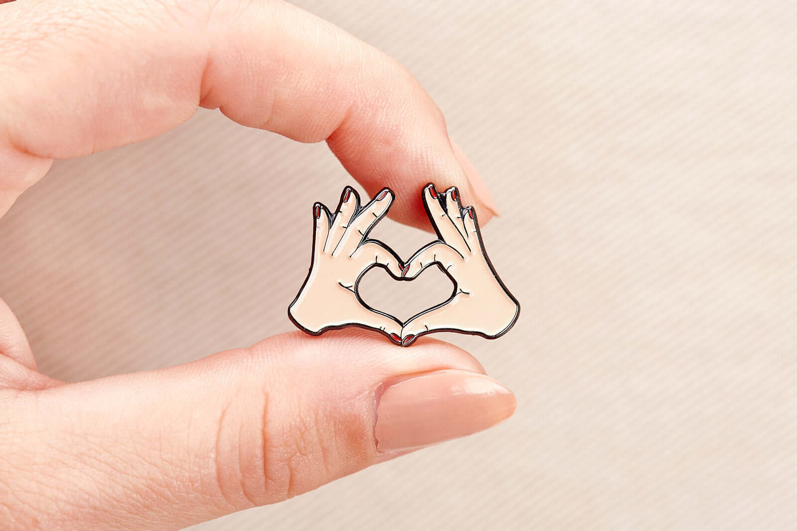 amore pin