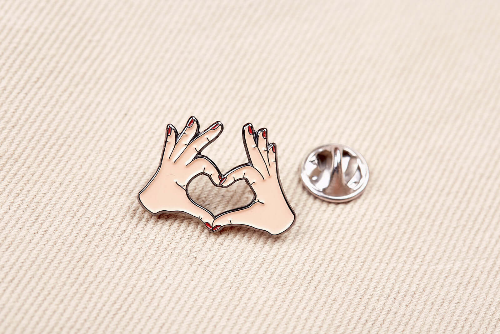 amore pin
